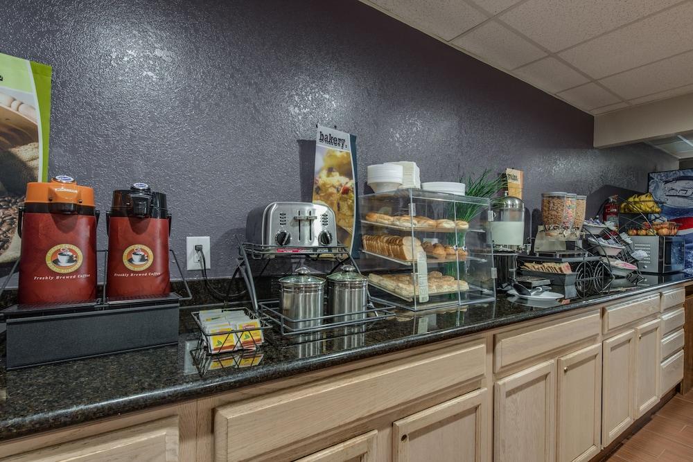 Microtel & By Wyndham Oklahoma Airport Hotel 2*