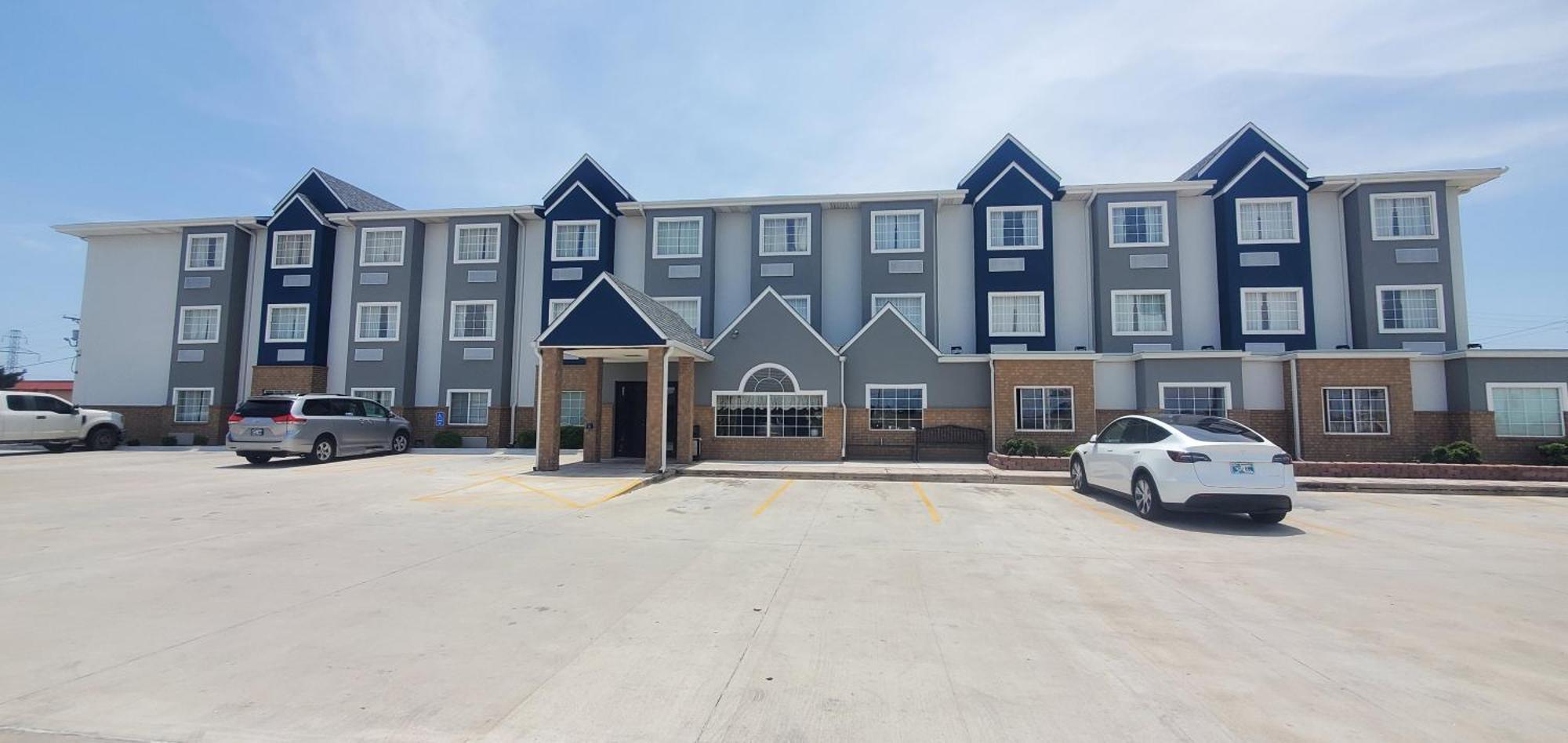 Microtel & By Wyndham Oklahoma Airport Hotel