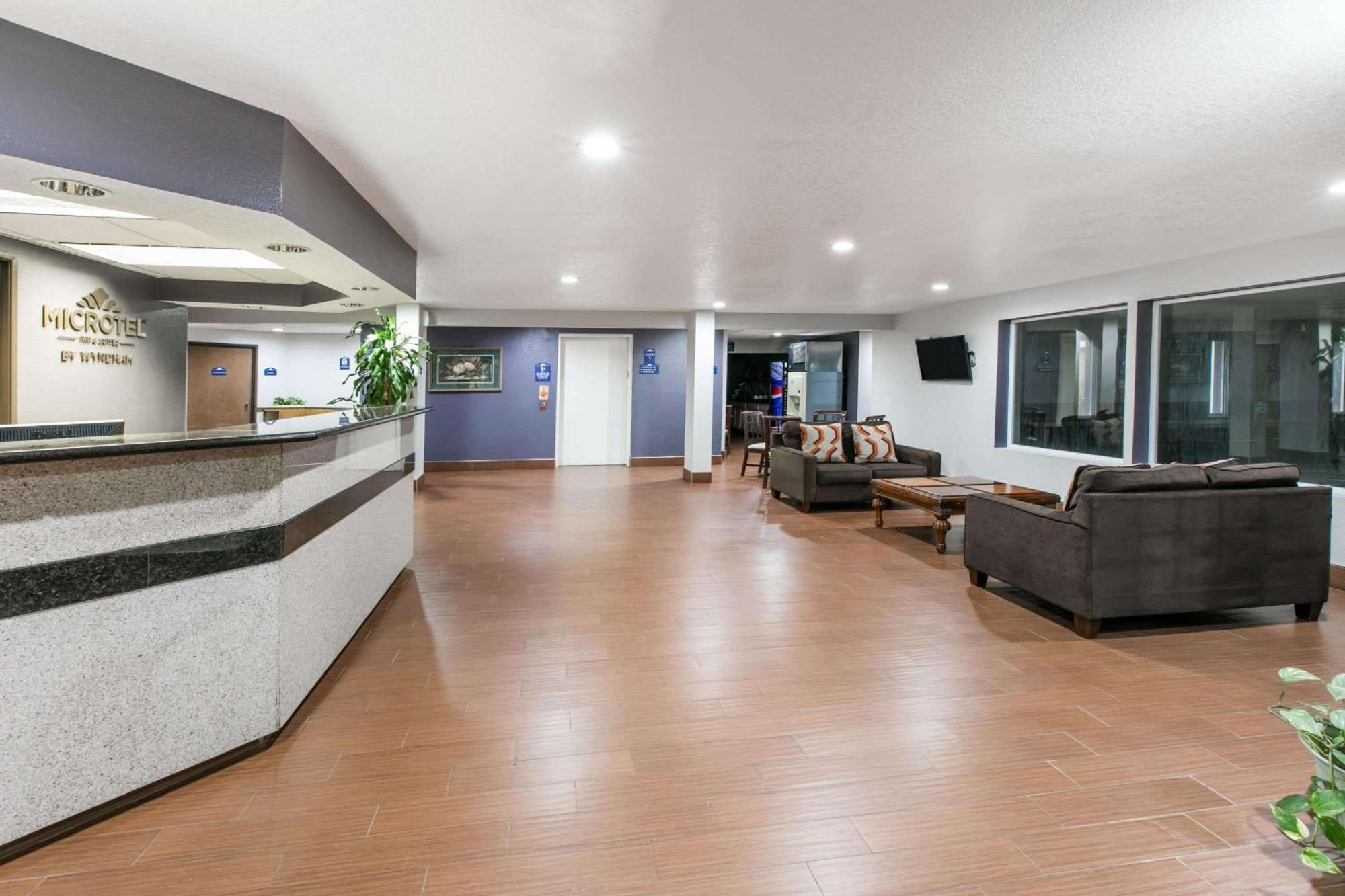 Hotel Microtel & By Wyndham Oklahoma Airport 2*